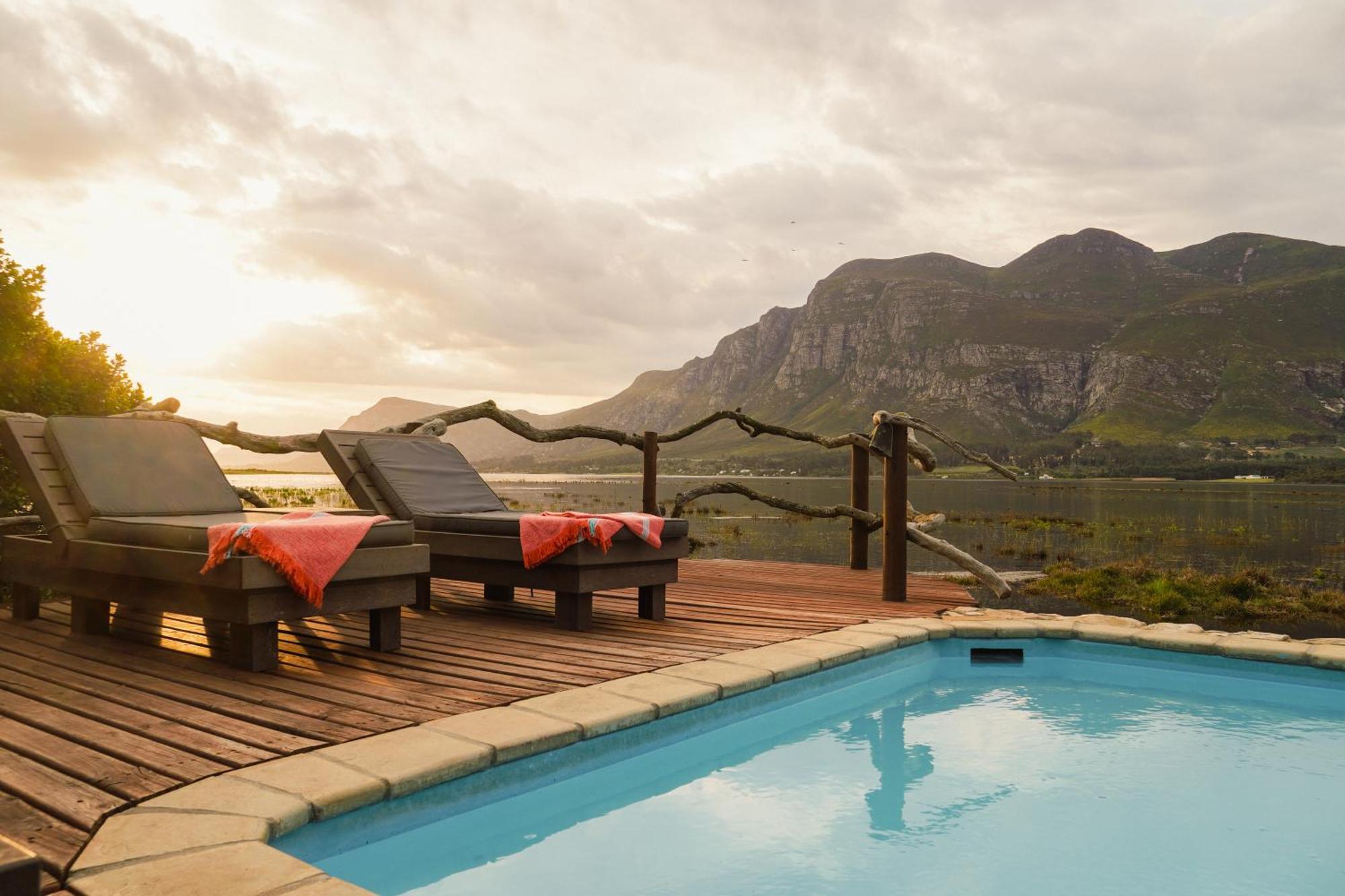 Mosaic Lagoon Lodge Stanford Bagian luar foto