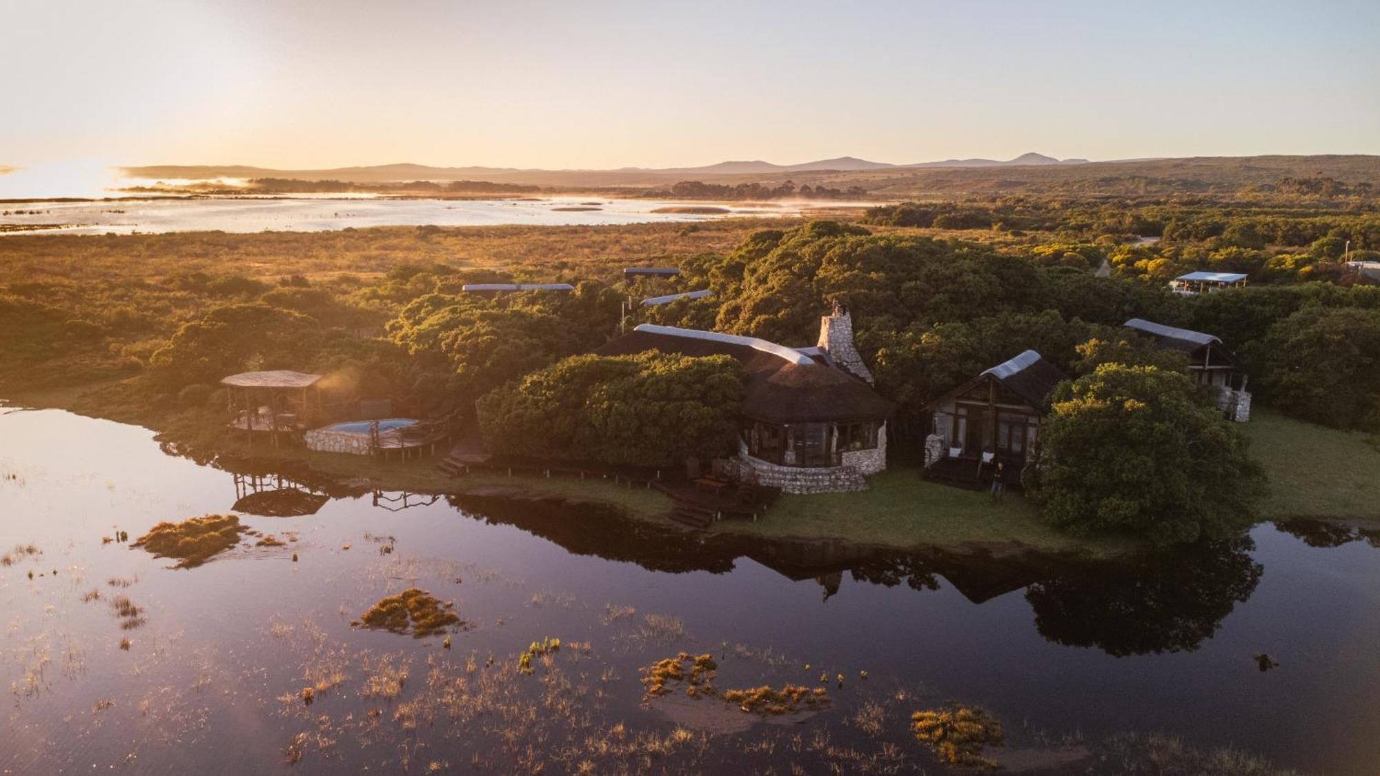 Mosaic Lagoon Lodge Stanford Bagian luar foto