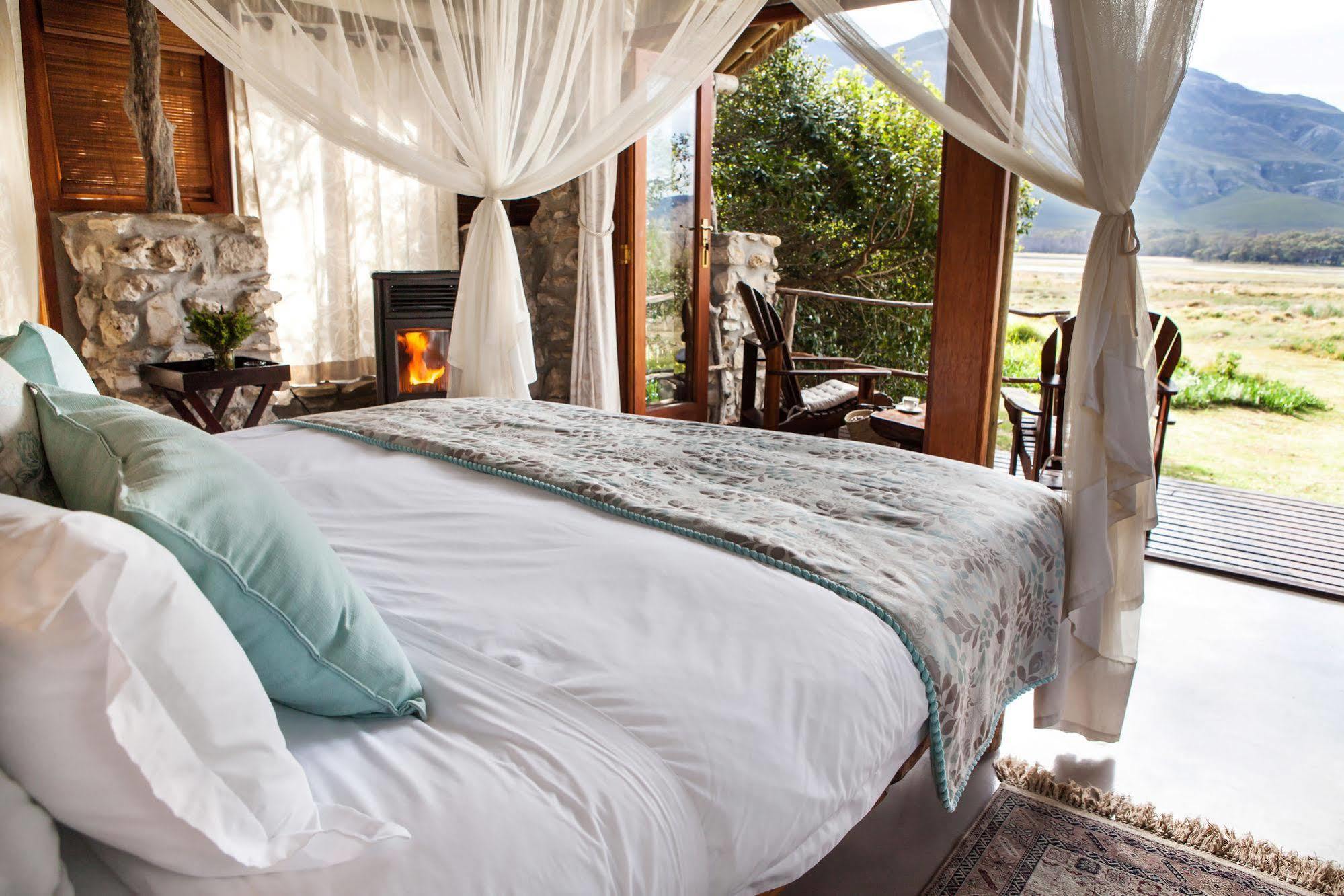 Mosaic Lagoon Lodge Stanford Bagian luar foto