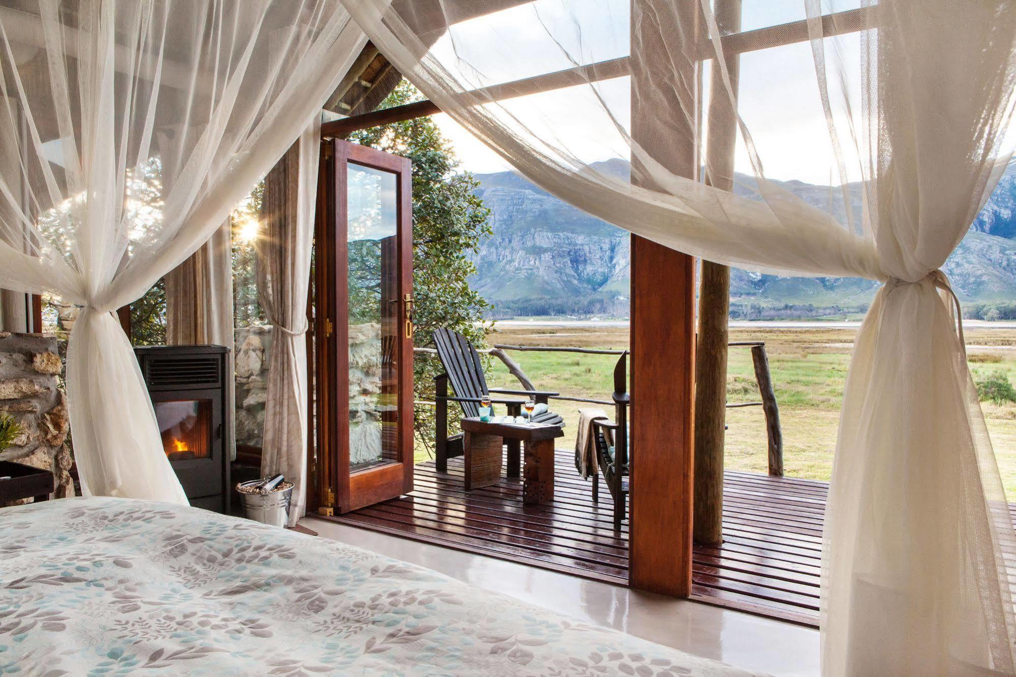 Mosaic Lagoon Lodge Stanford Bagian luar foto